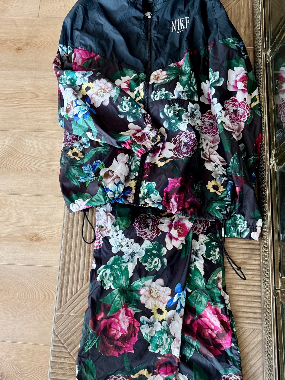 Matching Nike Black Floral Warm Up/ Tracksuit, XS Zip Up Jacket and S Pants